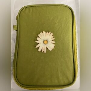 PLANNER PERFECT PEN CASE-Green with White Daisy 🌼